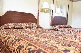 Fairmont Hotel | BUDGET INN-STANDARD 2 QUEEN BED