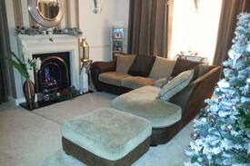 Cleckheaton House | Detached centrally located (double room)