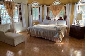 Duncans Bed & Breakfast | Lord Royale - 305
