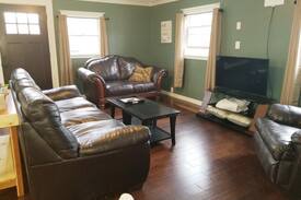 Wilson House | Village Home Near Lake, Niagara Falls, Wineries