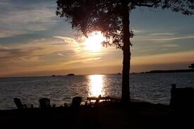 Virginia Cabin | Direct Lakefont - Nora's Hideaway