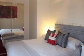 Fintry Cabin | Double and King rooms in Hillview Cottage