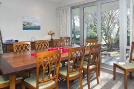 Lincoln Bed & Breakfast | Silverstream Lodge - Peacock Room