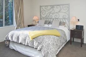 Lincoln Bed & Breakfast | Silverstream Lodge - Peacock Room