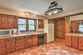 Cedar Mountain Cabin | Cedar Mountain Cabin - Near Jones Gap State Park!