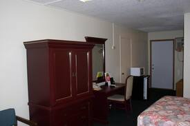 Fairmont Hotel | BUDGET INN-STANDARD 2 QUEEN BED