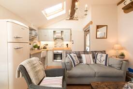 Pitchcombe Cabin | The Stables, Evesham Worcestershire Cotswolds UK