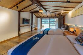 Mofenglin Hotel | 【花筑·朴墅民宿】秋分·观景豪华标间：万峰林景区内/归园田居/质朴中式/果园采摘