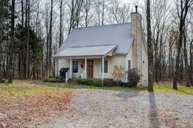 Cookeville House | Maxwell Mountain Cabin-private home in the woods