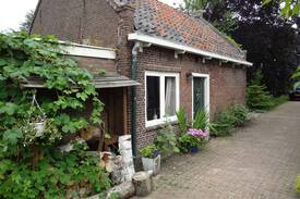 Nieuwerbrug Cabin | Typical dutch tiny house in the country from 1850