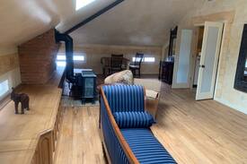 East Dubuque Bed & Breakfast | Captain Merry Mansion- Egyptian Suite