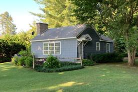 Lake Leelanau Cabin | Cozy Lake Leelanau Cottage with waterfront