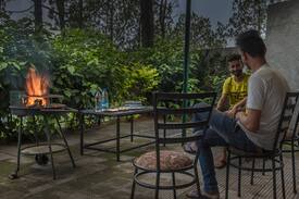 Kasauli Apartment | 6 Bedroom enchanting Apts | Lawn | Bonfire | Staff