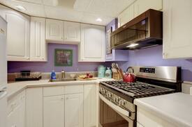 Lake Hills House | Grand Suite - Private Oasis Bellevue
