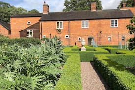 Market Drayton Cabin | Betton House, Groom's Cottage
