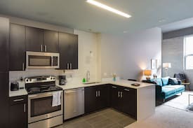Garment District Apartment | Steps to Shop, Eat, Convention | Gym+W&D | Zencity