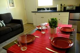 Fullerton House | Studio guest house minutes from Disneyland