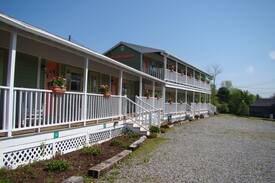 Lincolnville Hotel | Poppy Room