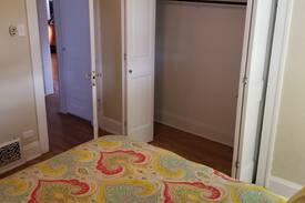 Sunnyside House | Beautiful Bungalow w/ Great Kitchen, Backyard