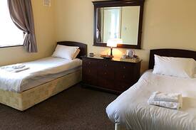 Ballina House | Crockets Quay Bistro and Lodge