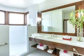 Placencia Hotel | 1 Bedroom Suite at The Ellysian - Queen