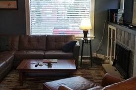 Sunnyside House | Beautiful Bungalow w/ Great Kitchen, Backyard