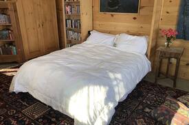 Bellevue Other | Hailey rustic cabin w/ modern bed, sauna,private
