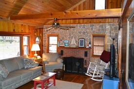 Van Buren Point Cabin | Cozy deluxe Van Buren Point cottage w/ lake views