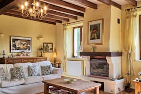 Neuvy Le Barrois House | Vriendelijk huis met zwembad in tip top staat.