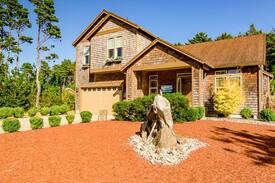 Klipsan Beach House | Bk 2/Get 2 FREE! Beach Path, HOT TUB, WiFi, Cable, Pets, BBQ, Luxury (Hidden)