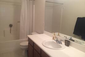 Lake Elsinore House | Rent out this beautiful room