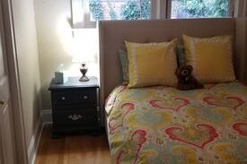 Sunnyside House | Beautiful Bungalow w/ Great Kitchen, Backyard