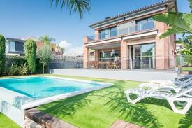 Caldes d'Estrac Villa | HomeHolidaysRentals Adonis- Costa Barcelona