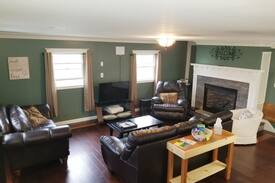 Wilson House | Village Home Near Lake, Niagara Falls, Wineries