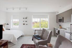 Navy Yard Apartment | Sonder | Callisto | Airy Studio + Laundry