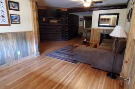 White Salmon Cabin | Birds' Paradise: Modern Log Cabin- The Gorge