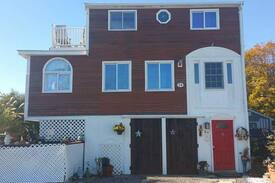 Humarock Bed & Breakfast | 1 of 3 bedrooms in beach house rent till 12/10/18
