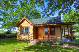 Walla Walla House | Armstrong Vineyard Cottage