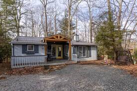 Newland House | Carefree Cottage - Linville Land Harbor, fenced in yard, pet friendly
