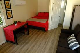 Fullerton House | Studio guest house minutes from Disneyland
