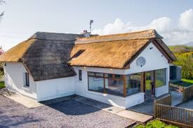 Glenbeigh Cabin | Traditional Irish Thatched Cottage