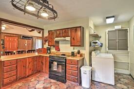 Cedar Mountain Cabin | Cedar Mountain Cabin - Near Jones Gap State Park!