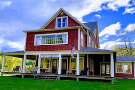 Upper Jay House | Ice Jam Inn: Bear Crossing Room