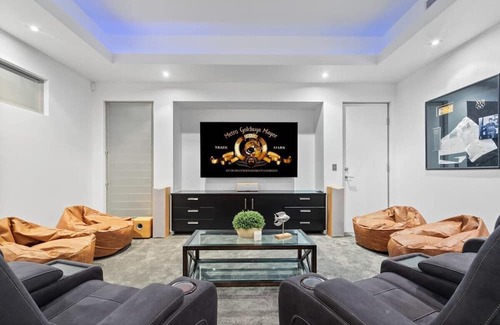 Pelican Waters Villa | Pelican Waters Resort Home|Long Stays|Waterfront