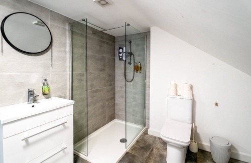 Roath Apartment | 3 BR, close to City, Free Parking