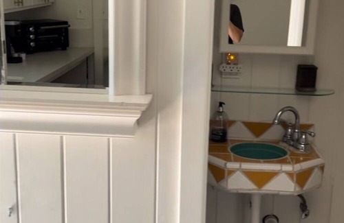 Balboa Island Apartment | Backyard Cottage Studio