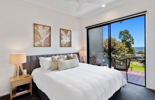 Booroobin Apartment | Luxury One Bedroom Villa