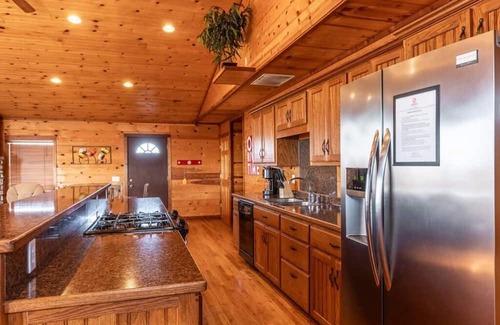 Ponca Cabin | Mountain Sunset Cabin w/Hot Tub