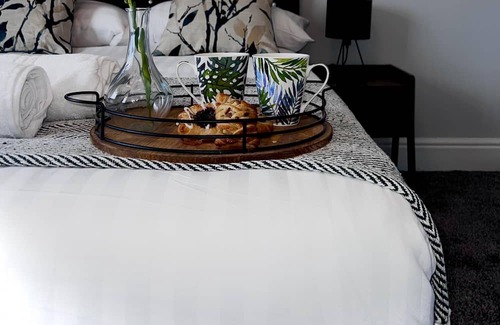 Blacon Apartment | The Cheshire Gathering - Hot Tub | 8 Bedroom