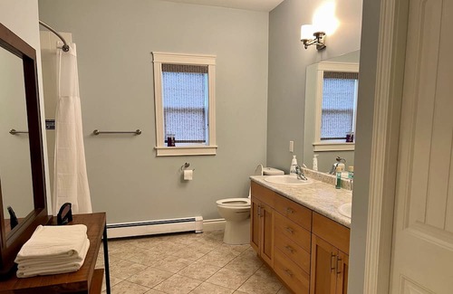 Clark's Harbour House | By the Vines Cottage - Hot Tub